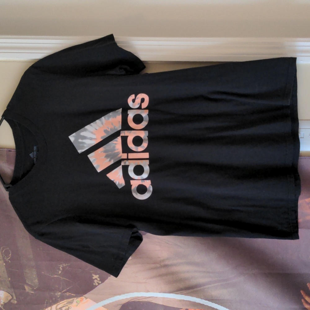 Adidas Amplifier Tee Tie Dye logo